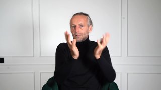 Ha megismerjük a külső és a belső világot, akkor a nemtudás fátyla eloszlik, és elérjük a megvalósítás különféle szintjeit, melyet értelmezhetünk a nirvána és a Buddha három mandalájának szemszögéből 15. A megvalósítás szintjei